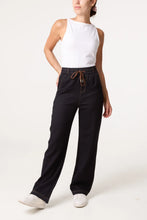 Load image into Gallery viewer, QED contrast stitch stretch jeans
