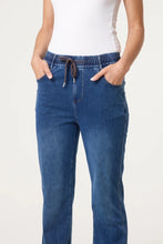 Load image into Gallery viewer, QED denim jeans
