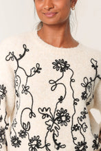 Load image into Gallery viewer, Flower embroidered jumper
