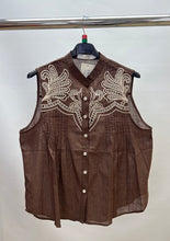 Load image into Gallery viewer, Cotton embroidered sleeveless top
