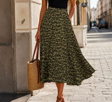 Load image into Gallery viewer, Satin leopard skirt
