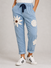 Load image into Gallery viewer, Denim flower jogger
