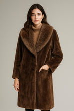 Load image into Gallery viewer, Faux collar teddy bear coat
