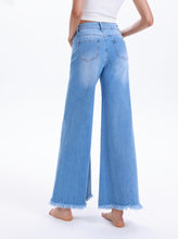 Load image into Gallery viewer, Melly frayed hem flare jeans
