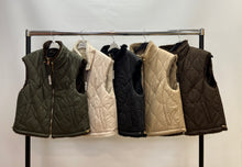 Load image into Gallery viewer, Quilted reversible gilet
