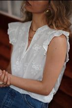 Load image into Gallery viewer, InApril 1986 cotton sleeveless top
