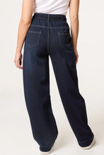 Load image into Gallery viewer, QED stitch barrel leg jeans
