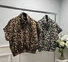 Load image into Gallery viewer, Leopard print zip gilet
