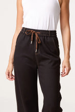 Load image into Gallery viewer, QED contrast stitch stretch jeans
