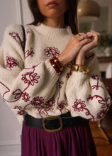 Load image into Gallery viewer, Flower embroidered jumper
