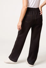 Load image into Gallery viewer, QED contrast stitch stretch jeans

