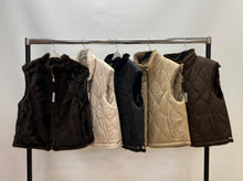 Load image into Gallery viewer, Quilted reversible gilet
