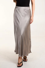 Load image into Gallery viewer, Plain satin skirt
