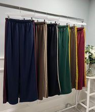 Load image into Gallery viewer, Side stripe jogger
