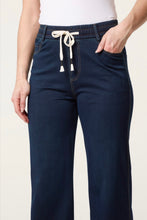 Load image into Gallery viewer, QED denim stretch trousers
