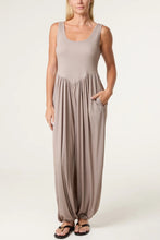 Load image into Gallery viewer, Plain jumpsuit
