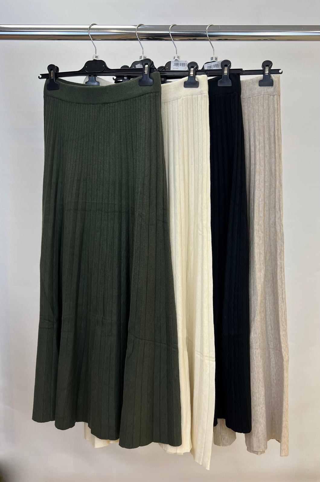 Soft knit pleated skirt