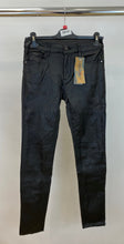 Load image into Gallery viewer, Melly leather one button jean
