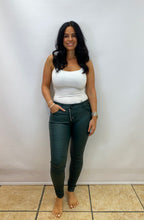 Load image into Gallery viewer, Melly leather look jeans
